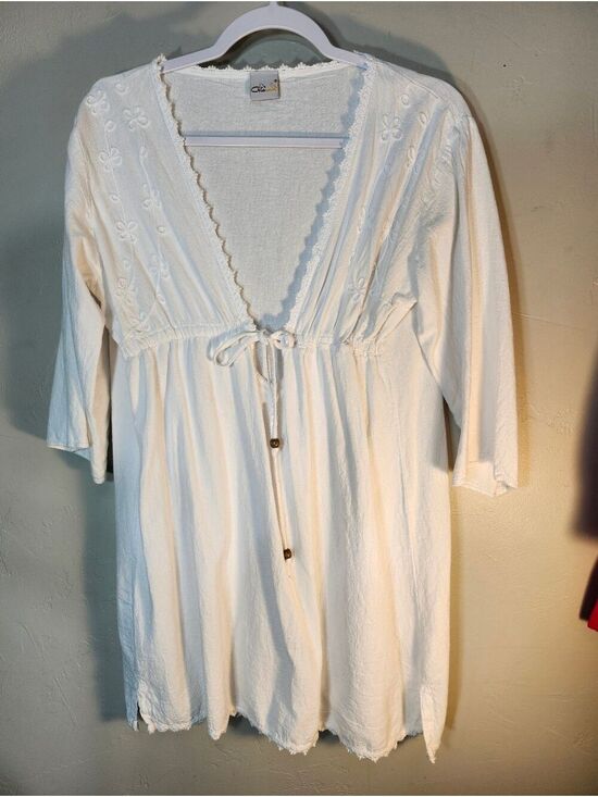 Giocam Other - White Embroidered 100% Cotton V-Neck Swim Coverup